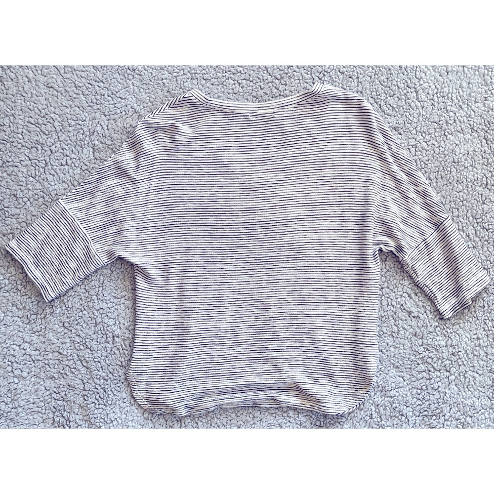 Max Studio Medium Black & White Striped Short Sleeve Top. - Picture 8 of 8